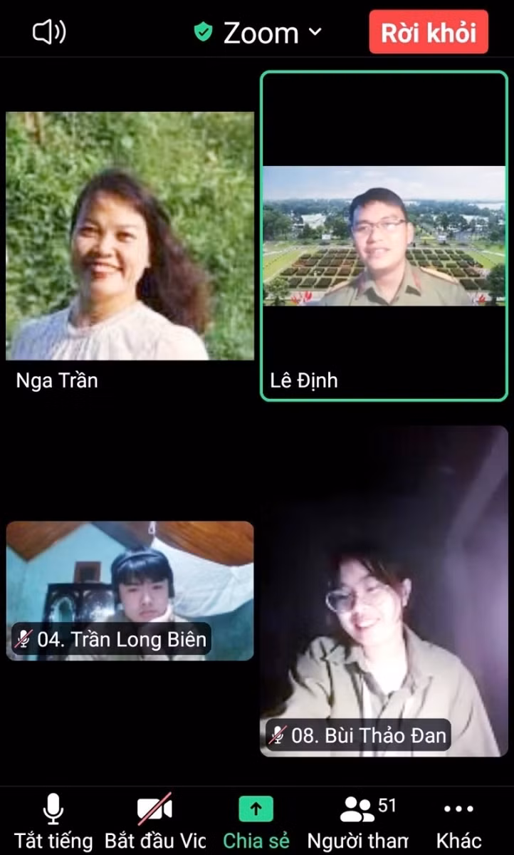 Nhà trường thao giảng online qua phòng Zoom chào mừng ngày 22/12.