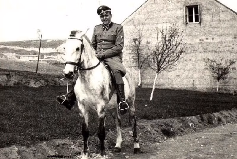 Viên chỉ huy trại tập trung Amon Göth.