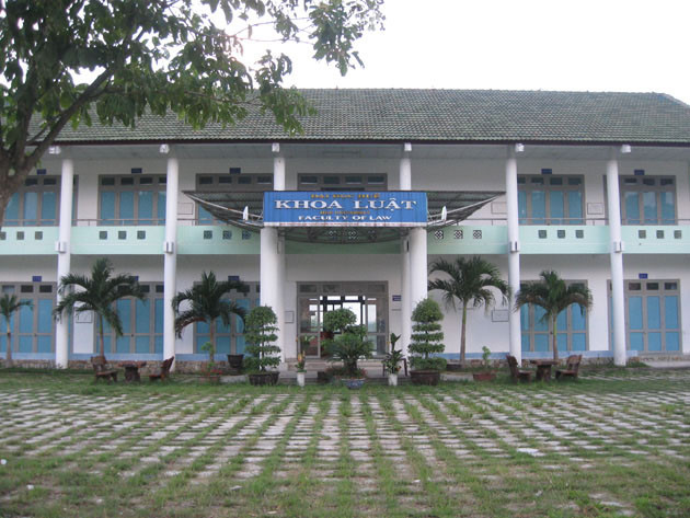 Khoa Luật thuộc ĐH Huế