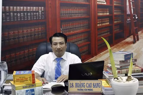 Bé 4 tuổi bị bạo hành dã man: Có thể khởi tố mẹ đẻ và cha dượng - Ảnh 2