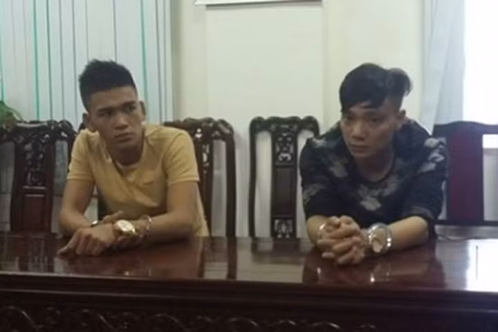 Nghệ An: Bắt 2 thanh niên vận chuyển 1,2 tạ pháo