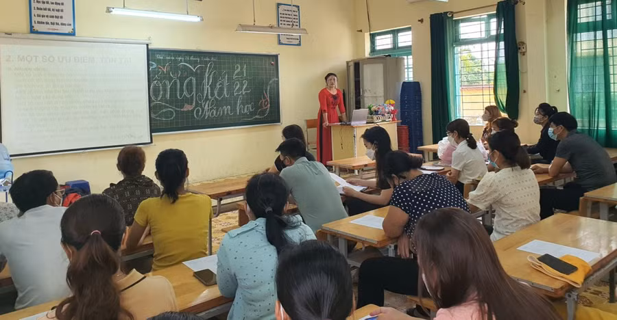 Họp phụ huynh thể hiện việc thực hiện quy chế dân chủ trong trường học. Ảnh họp phụ huynh tại Trường Tiểu học Ngọc Hồi (Thanh Trì, Hà Nội). Nguồn: website nhà trường