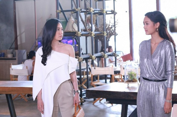 Người đàn bà lạ xuất hiện trong bữa cơm tất niên khiến Tết này gia đình tôi tan cửa nát nhà
