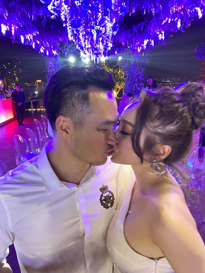 Chi Bảo đã ly hôn 2 lần, bạn gái trẻ nói gì? ảnh 3 'Anh Chi Bao da ly hon 2 lan, gia dinh van ung ho toi yeu' hinh anh 4 82418271_10157239279222955_106345808315547648_o.jpg