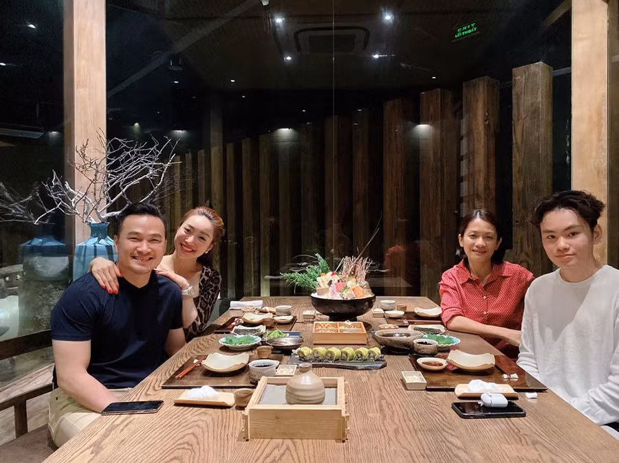 'Anh Chi Bao da ly hon 2 lan, gia dinh van ung ho toi yeu' hinh anh 2 81245012_10212529449551687_3302402106241056768_o.jpg