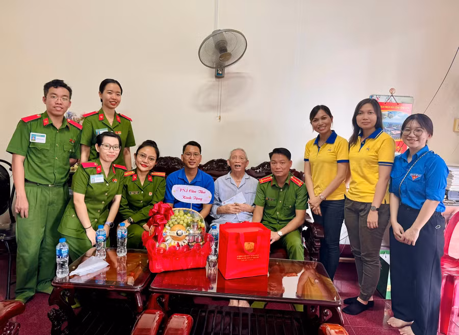 Trường ĐH Cảnh sát Nhân dân thăm hỏi, tri ân các nhân chứng trực tiếp tham gia Chiến dịch Điện Biên Phủ cư trú tại TP Cần Thơ 