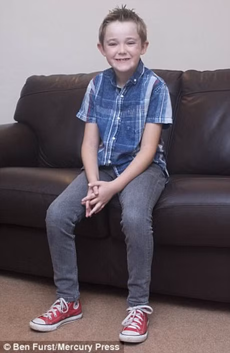 Cau be 9 tuoi voi hanh trinh chong lai su bao hanh hoc duong khien ai cung than phuc - Anh 9