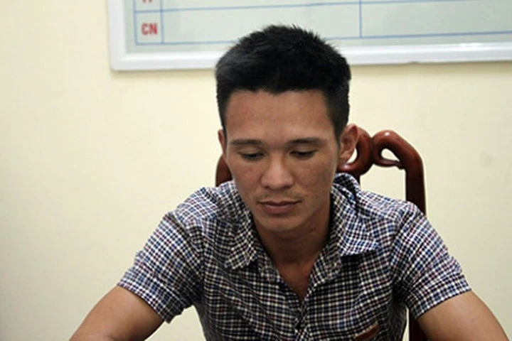Tài xế lái xe tải bằng chân khai gì tại Công an?
