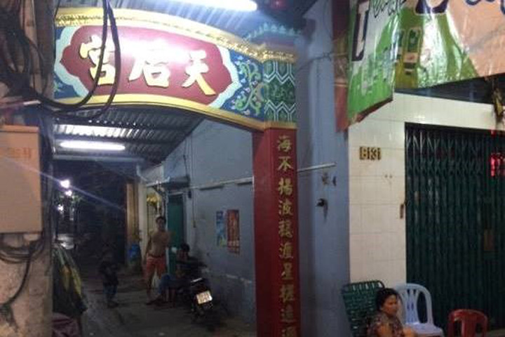 Đâm chết bạn nhậu, nam thanh niên khóc nấc trong vòng tay mẹ