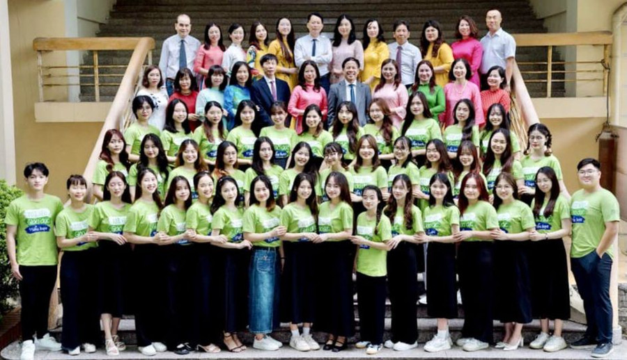 Thầy trò Khoa Giáo dục Tiểu học, Trường Đại học Sư phạm Hà Nội. Ảnh: Fanpage Khoa