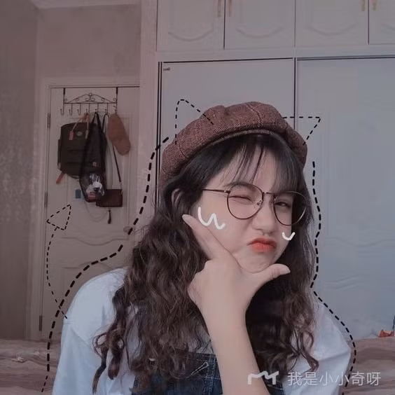 Trong năm 2021, dù tóc ngắn đã lên ngôi nhưng mái tóc dài ngang lưng cũng chưa bao giờ lỗi mốt. Mái tóc dài ngang lưng, uốn xoăn làm nổi bật lên vẻ đẹp dịu dàng, yêu kiều mà bạn gái muốn hướng đến. Kiểu tóc xoăn đuôi nhẹ ngang lưng có thể phù hợp với nhiều hình dáng khuôn mặt như: to, tròn, nhỏ gầy, vuông, dài. Vậy thì ngại gì mà không thử thay đổi vẻ ngoài của mình xem sao nhỉ?