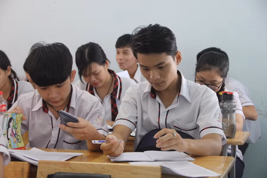 Học viên Trung tâm GDTX quận Gò Vấp trong giờ ôn tập