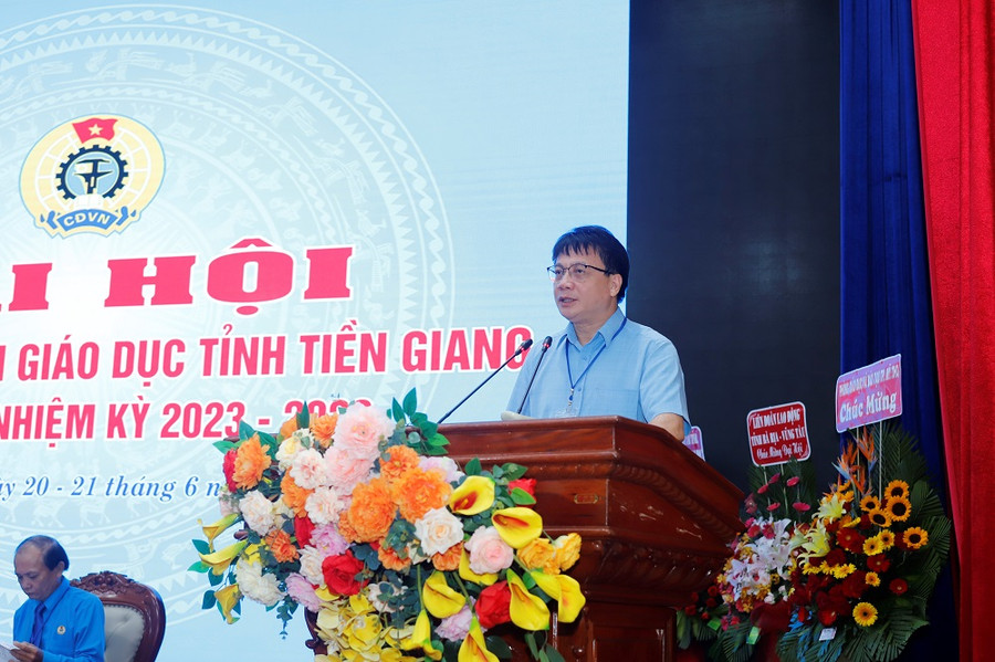 Ông Nguyễn Ngọc Ân, Chủ tịch CĐGD Việt Nam phát biểu tại Đại hội.