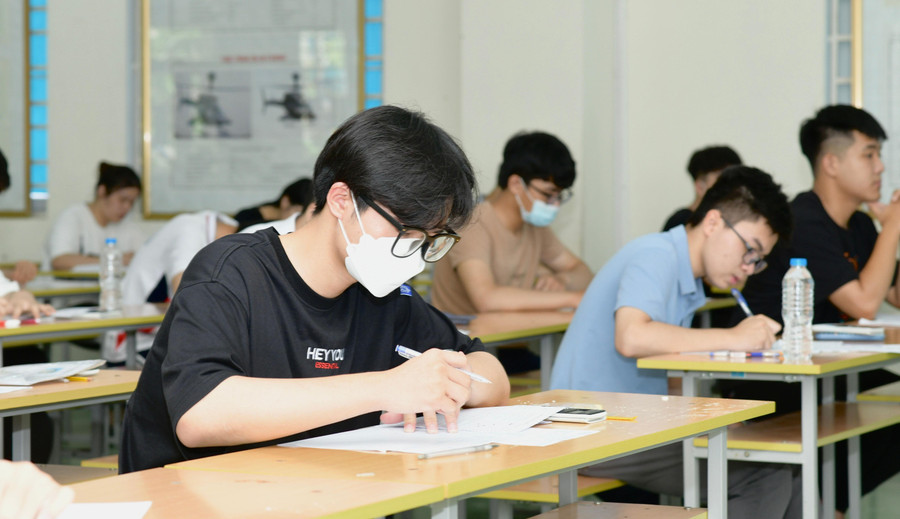 Thí sinh tham dự Kỳ thi đánh giá tư duy năm 2022 do Trường ĐH Bách khoa Hà Nội tổ chức. Ảnh: NTCC.