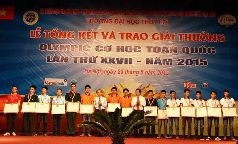 Ông Ngũ Duy Anh - Vụ trưởng Vụ Công tác HSSV (Bộ GD&ĐT) - trao Bằng khen của Bộ GD&ĐT cho các thí sinh đoạt giải khu vực phía Bắc Ông Ngũ Duy Anh - Vụ trưởng Vụ Công tác HSSV (Bộ GD&ĐT) - trao Bằng khen của Bộ GD&ĐT cho các thí sinh đoạt giải khu vực phía Bắc