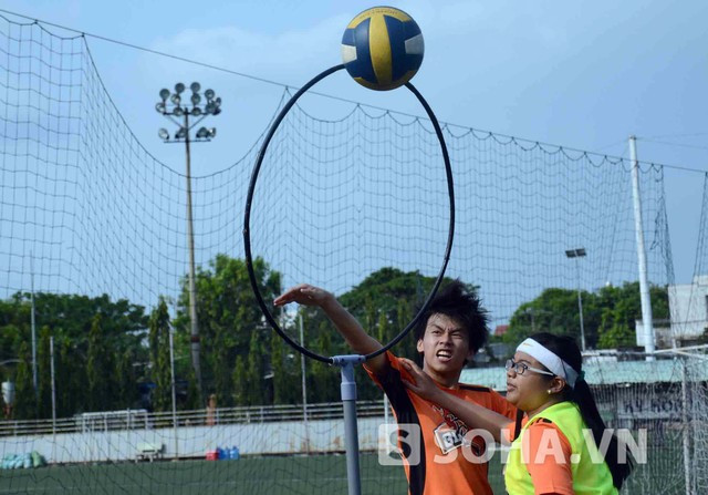 Bàn thắng được tính là khi quả bóng quaffle được truy thủ ném vào vòng tròn cầu gôn của đối phương. Bàn thắng được tính là khi quả bóng quaffle được truy thủ ném vào vòng tròn cầu gôn của đối phương.