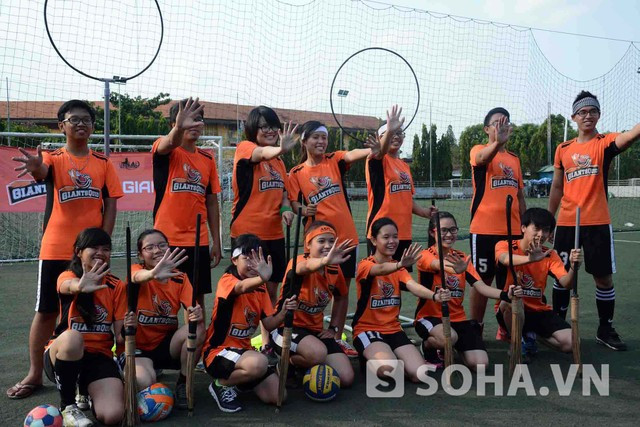 Nhóm Quidditch mới thành lập tháng 12/2014 nhưng đã thu hút nhiều bạn trẻ Sài thành. Nhóm tất cả mọi người có chung niềm đam mê và sở thích gia nhập. Mình muốn nhóm là tiền đề cho một Liên đoàn Quidditch đầu tiên ở Việt Nam. Theo kế hoạch, nếu thuận lợi thì tháng 7/2015, bọn mình sẽ tổ chức một giải đấu Quidditch trên sân vận động. Bên cạnh đó, còn có những hoạt động offline thường niên do fan hâm mộ bộ truyện Harry Potter tổ chức”, trưởng nhóm hào hứng chia sẻ về dự định trong tương lai của nhóm. Nhóm Quidditch mới thành lập tháng 12/2014 nhưng đã thu hút nhiều bạn trẻ Sài thành. Nhóm tất cả mọi người có chung niềm đam mê và sở thích gia nhập. Mình muốn nhóm là tiền đề cho một Liên đoàn Quidditch đầu tiên ở Việt Nam. Theo kế hoạch, nếu thuận lợi thì tháng 7/2015, bọn mình sẽ tổ chức một giải đấu Quidditch trên sân vận động. Bên cạnh đó, còn có những hoạt động offline thường niên do fan hâm mộ bộ truyện Harry Potter tổ chức”, trưởng nhóm hào hứng chia sẻ về dự định trong tương lai của nhóm.