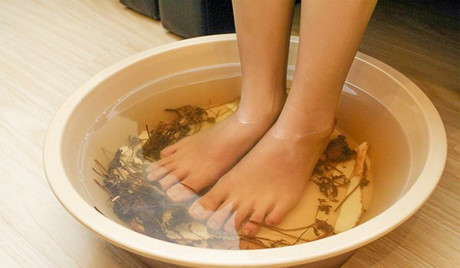 Ngâm chân sẽ trị được những bệnh thường gặp - Ảnh 1 Ngam chan se tri duoc nhung benh thuong gap - Anh 1