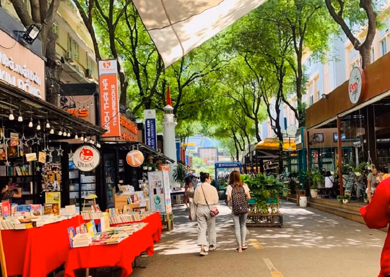 Đường sách TPHCM vắng khách mùa dịch Covid-19.