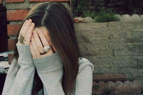 Chồng van nài tôi giúp thoát khỏi tình nhân