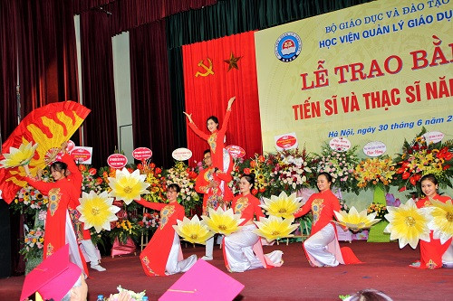 Tiết mục văn nghệ chào mừng buổi lễ