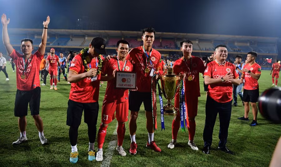 Cầu thủ Công an Hà Nội ăn mừng chức vô địch V-League 2023. Ảnh: VPF.