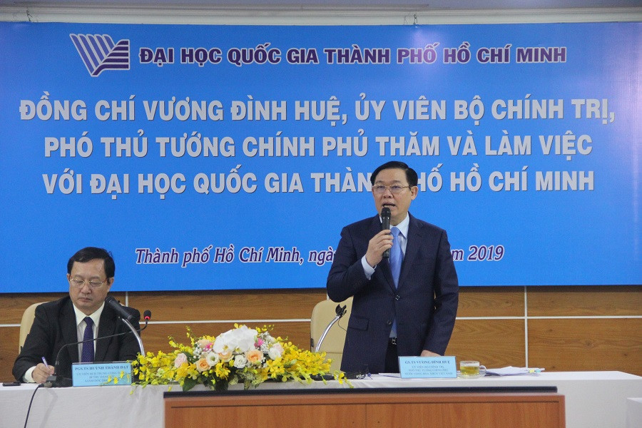 Sau Lễ khai khóa Phó Thủ tướng và lãnh đạo các bộ, ngành có buổi làm việc với cán bộ chủ chốt của ĐH Quốc gia TP.HCM