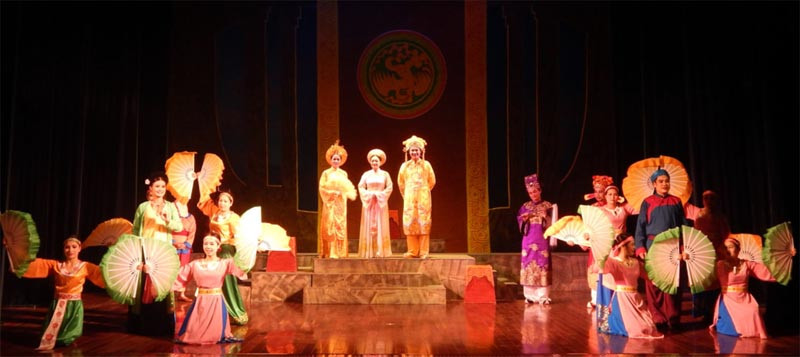 Rằng vui thì thật là vui...