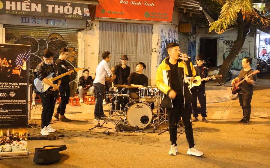 Khách du lịch nhất là khách quốc tế vốn đã quen với các hoạt động vui chơi giải trí ban đêm. Vì vậy, việc triển khai đề án phát triển kinh tế ban đêm trên địa bàn quận Hoàn Kiếm (Hà Nội) sẽ làm du lịch Hà Nội trở nên hấp dẫn hơn, là điểm đến thú vị, đáng đến... trong mắt du khách trong và ngoài nước.