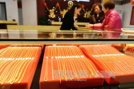 Lo ngai bien dong the gioi, Nga tang cuong mua vang - Anh 1