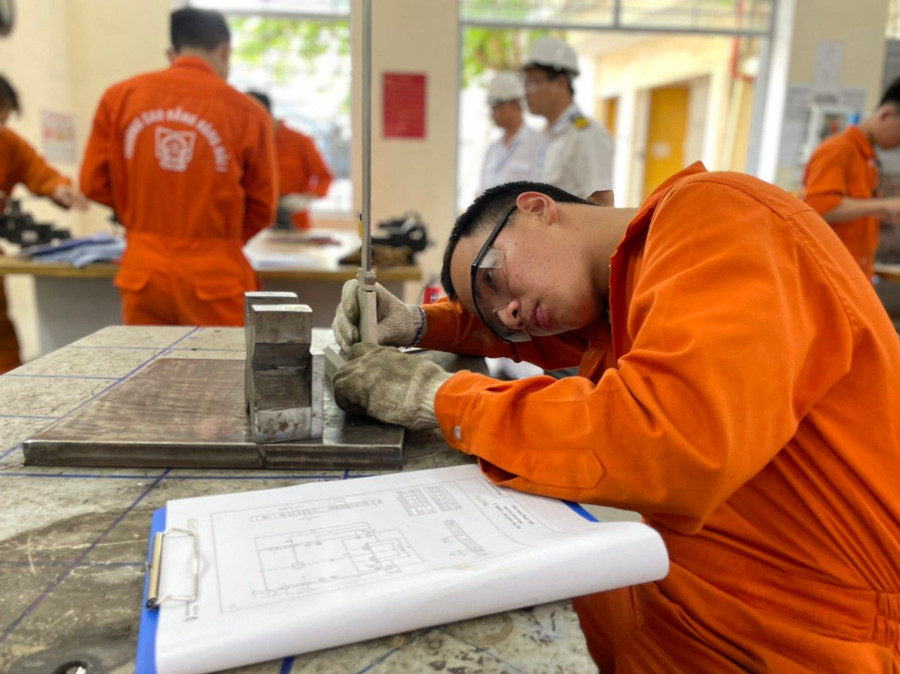 Trường Cao đẳng Hàng hải chú trọng đào tạo kỹ năng cho sinh viên qua thực hành. Trường Cao đẳng Hàng hải chú trọng đào tạo kỹ năng cho sinh viên qua thực hành.