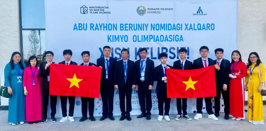Đoàn Việt Nam đoạt 4 Huy chương Vàng và 4 Huy chương Bạc, xếp thứ nhất toàn đoàn trong số 15 quốc gia tham dự Olympic Hóa học quốc tế năm 2023. Ảnh: P.V Đoàn Việt Nam đoạt 4 Huy chương Vàng và 4 Huy chương Bạc, xếp thứ nhất toàn đoàn trong số 15 quốc gia tham dự Olympic Hóa học quốc tế năm 2023. Ảnh: P.V