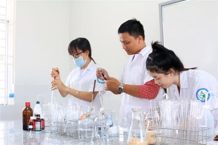 Sinh viên cần được nuôi dưỡng tinh thần NCKH ngay từ khi bước vào giảng đường.