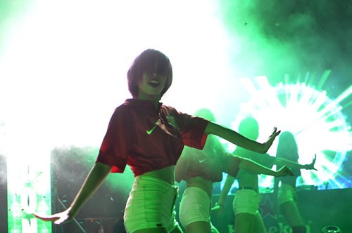 Phương Vy diện váy nóng bỏng 