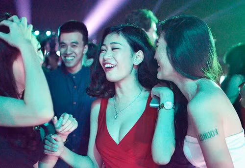 Phương Vy diện váy nóng bỏng 