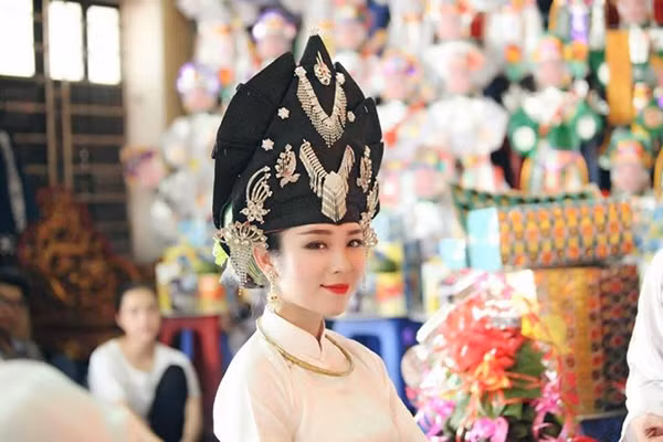  Chiêm ngưỡng nhan sắc của các cô đồng xinh đẹp