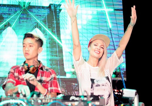 Phương Vy diện váy nóng bỏng 