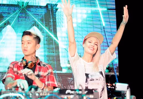 Phương Vy diện váy nóng bỏng 