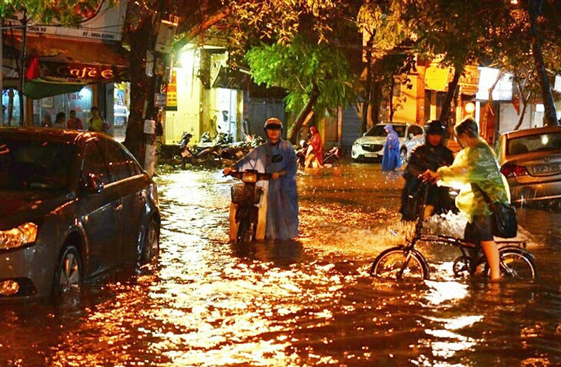 Hà Nội thường xuyên bị ngập úng khi có mưa lớn kéo dài. Ảnh minh họa: Phạm Hải