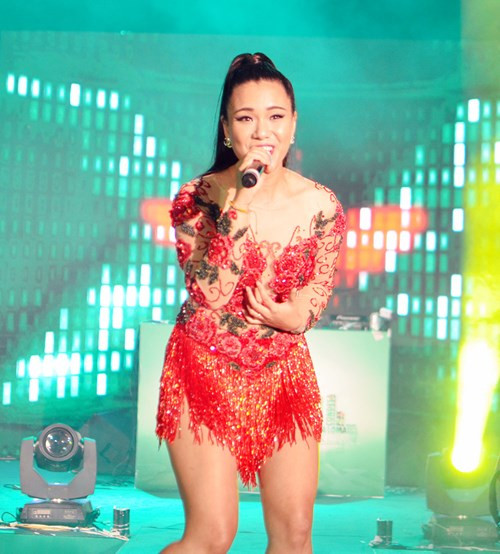 Phương Vy diện váy nóng bỏng 