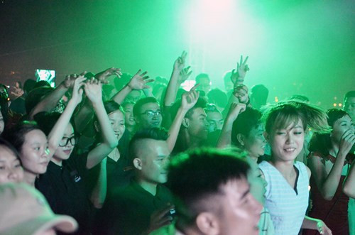 Phương Vy diện váy nóng bỏng 