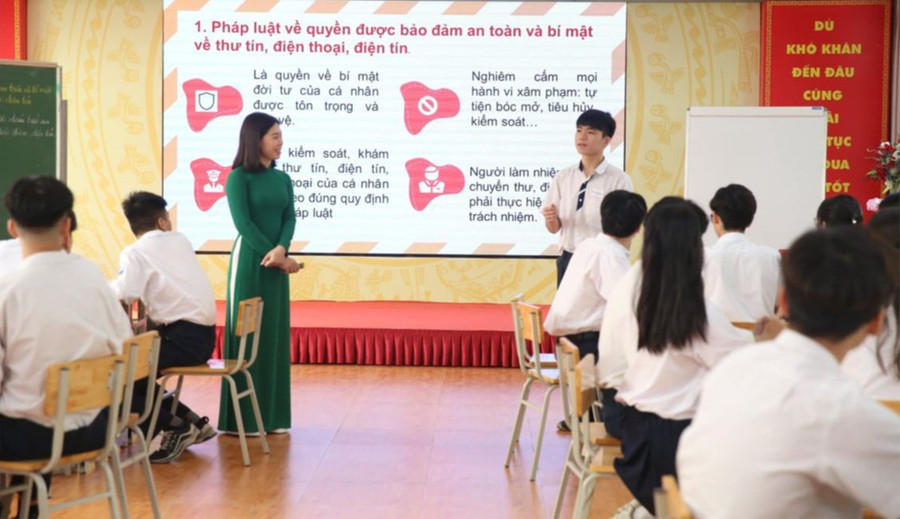 Một tiết học hạnh phúc của Trường THPT Hoàng Cầu (Đống Đa, Hà Nội). Ảnh: NTCC Một tiết học hạnh phúc của Trường THPT Hoàng Cầu (Đống Đa, Hà Nội). Ảnh: NTCC