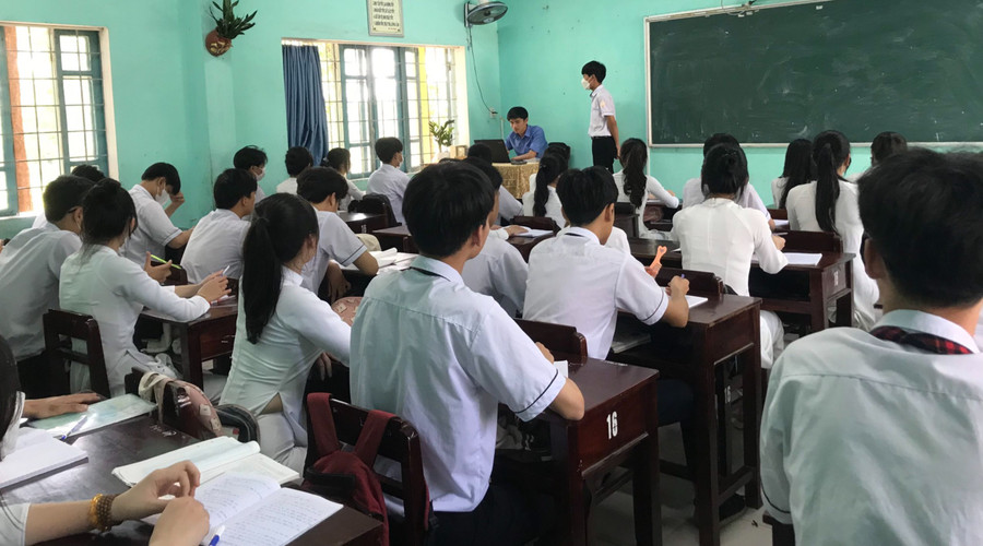 Thầy - trò Trường THPT Phú Bài (Thừa Thiên Huế) trước Kỳ thi tốt nghiệp THPT năm 2023. Thầy - trò Trường THPT Phú Bài (Thừa Thiên Huế) trước Kỳ thi tốt nghiệp THPT năm 2023.