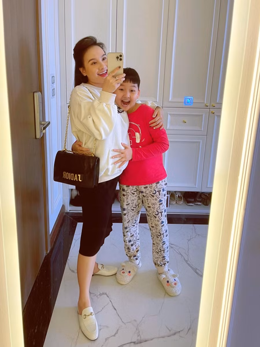 Một số hình ảnh khi mang bầu "tiểu công chúa" được nữ diễn viên Bảo Thanh đăng tải trên trang cá nhân của mình.