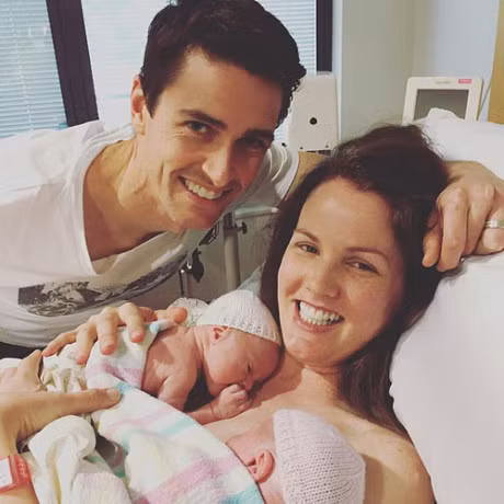 Ba me 2 lan sinh doi cuc hiem 