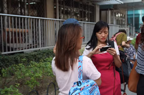 Xep hang gui xe + xep hang kham benh = het gio lam viec - Anh 2