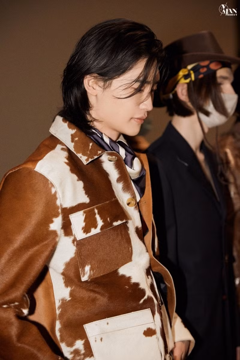 Lee Jong Suk xuất hiện ấn tượng tại Tuần lễ thời trang Seoul 2021 ảnh 10