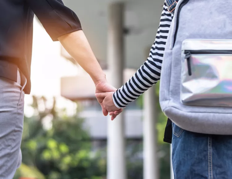 Đôi khi, cha mẹ cần để trẻ mắc sai lầm. Đôi khi, cha mẹ cần để trẻ mắc sai lầm.