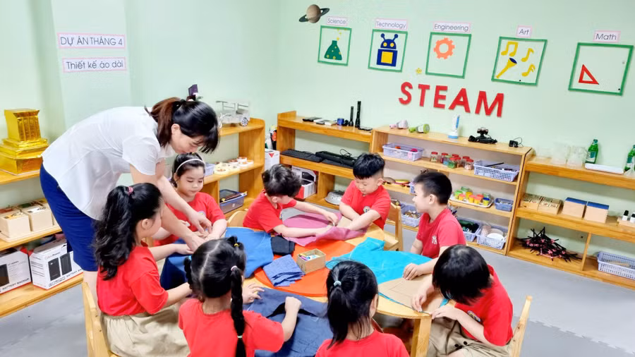 Cô trò trường mầm non trên địa bàn thành phố Bắc Ninh (Bắc Ninh). Ảnh: Đăng Chung