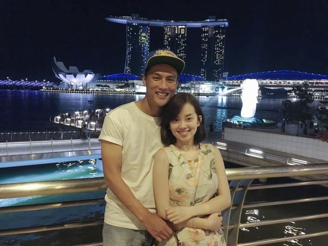 ngày 15/9 vừa qua, Ly Kute đăng status nói về việc chia tay Mạc Hồng Quân sau 6 tháng hẹn hò. Cô nàng giải thích họ không thể tiếp tục bên nhau do có 